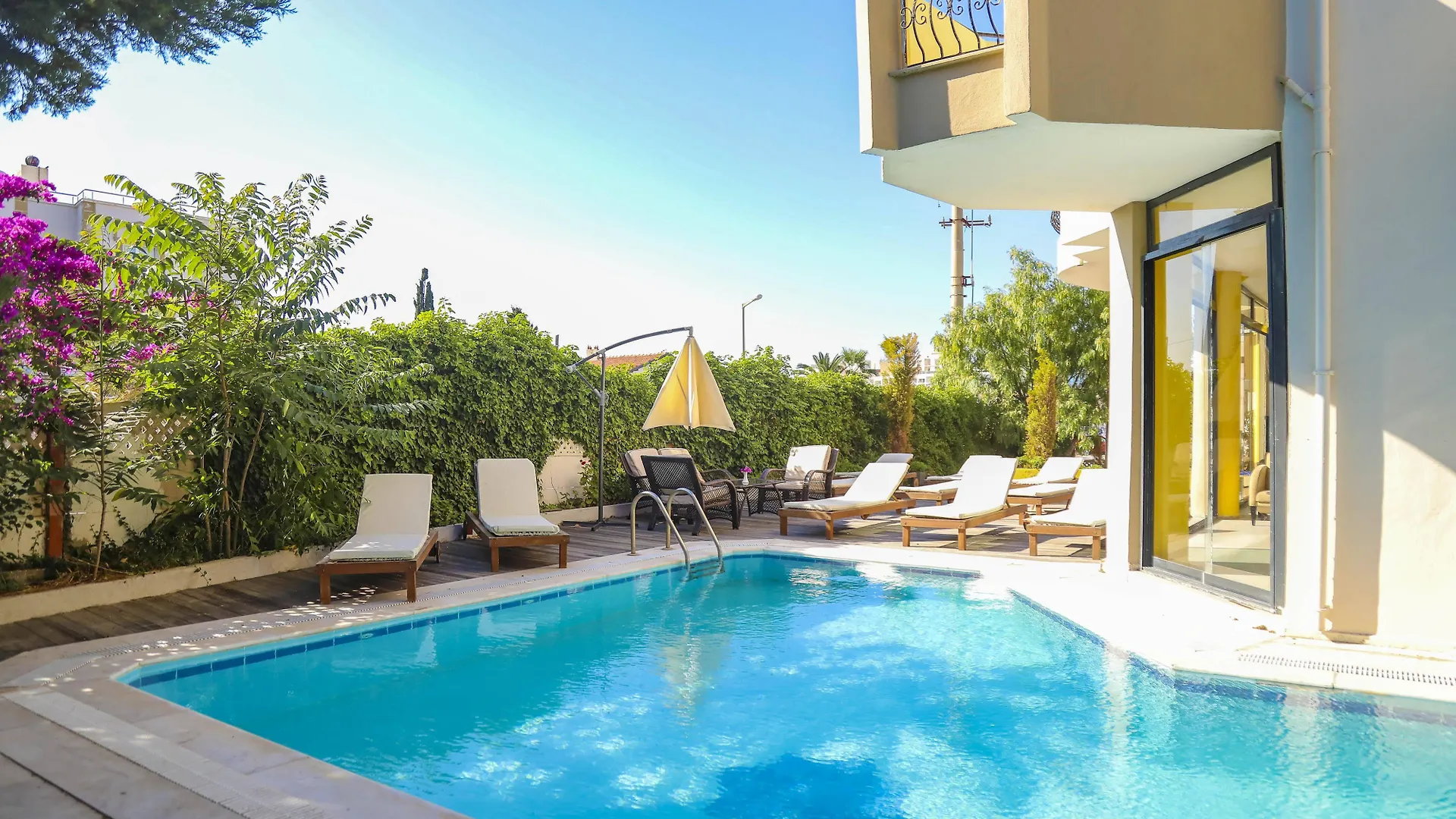 Masli̇Na Otel Smirne Hotel