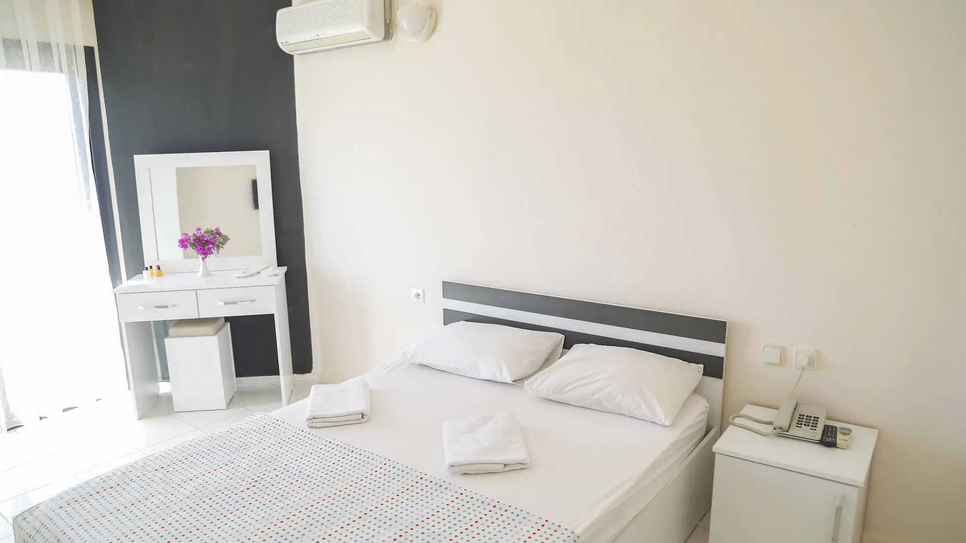 Masli̇Na Otel Smirne Hotel