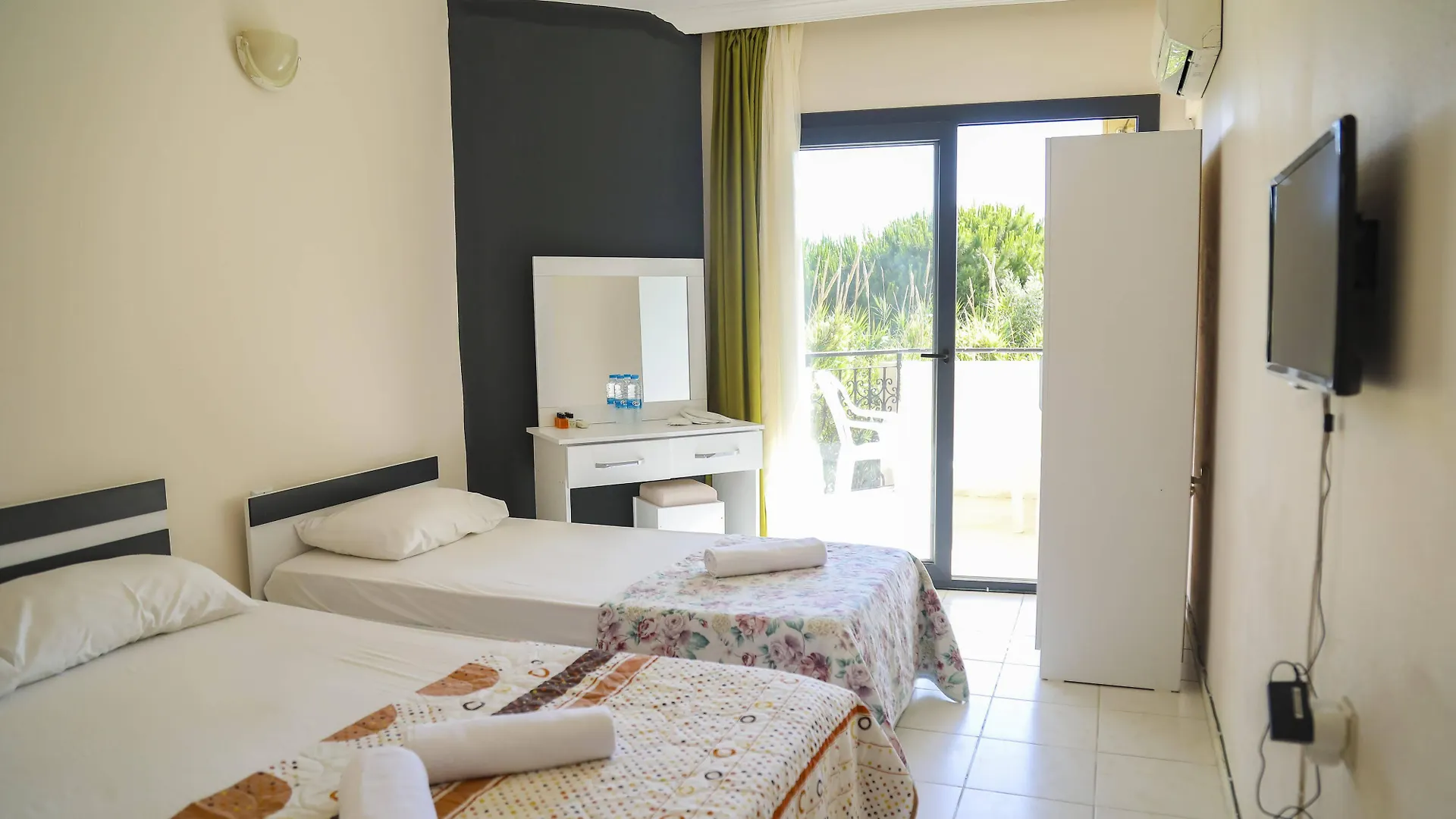 Masli̇Na Otel Smirne