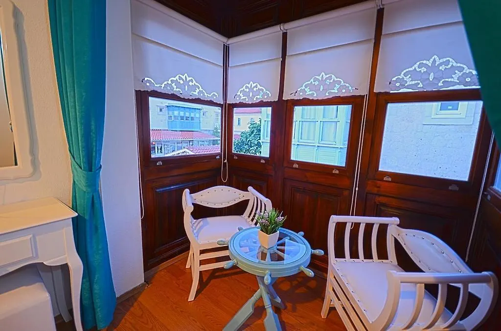 Masli̇Na Otel Smirne Turchia