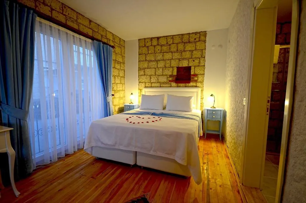 Masli̇Na Otel Smirne 3*,