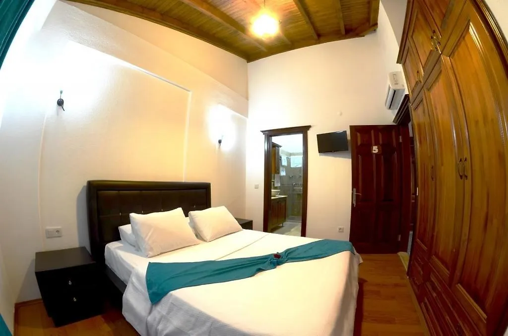 Masli̇Na Otel Smirne 3*,