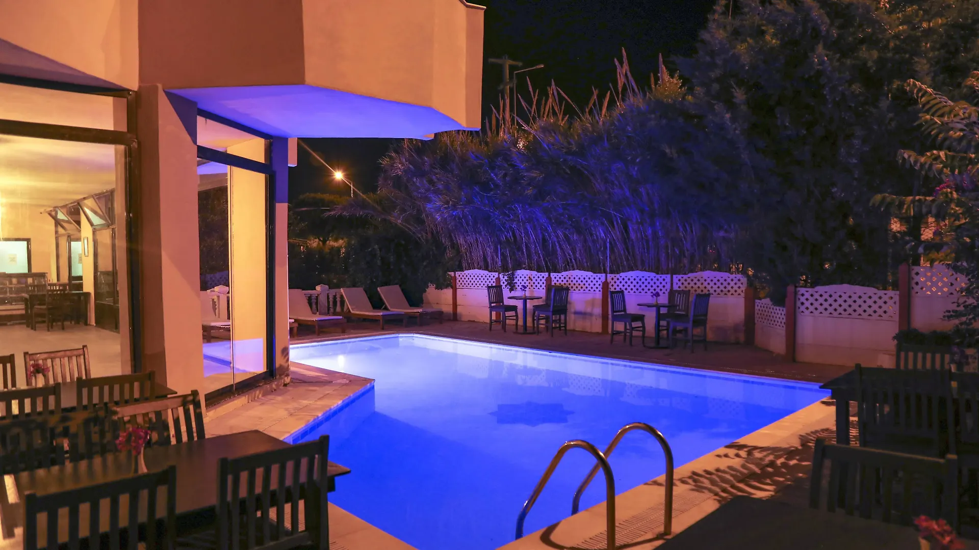 Masli̇Na Otel İzmir