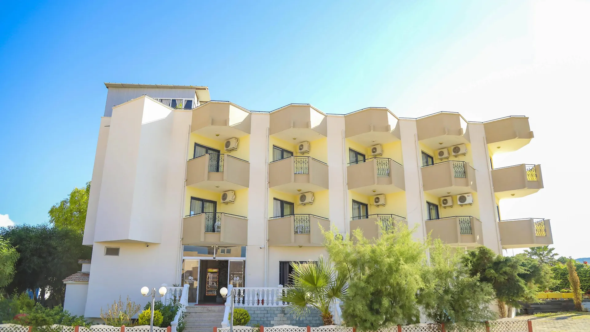 ***  Masli̇Na Otel İzmir Türkiye